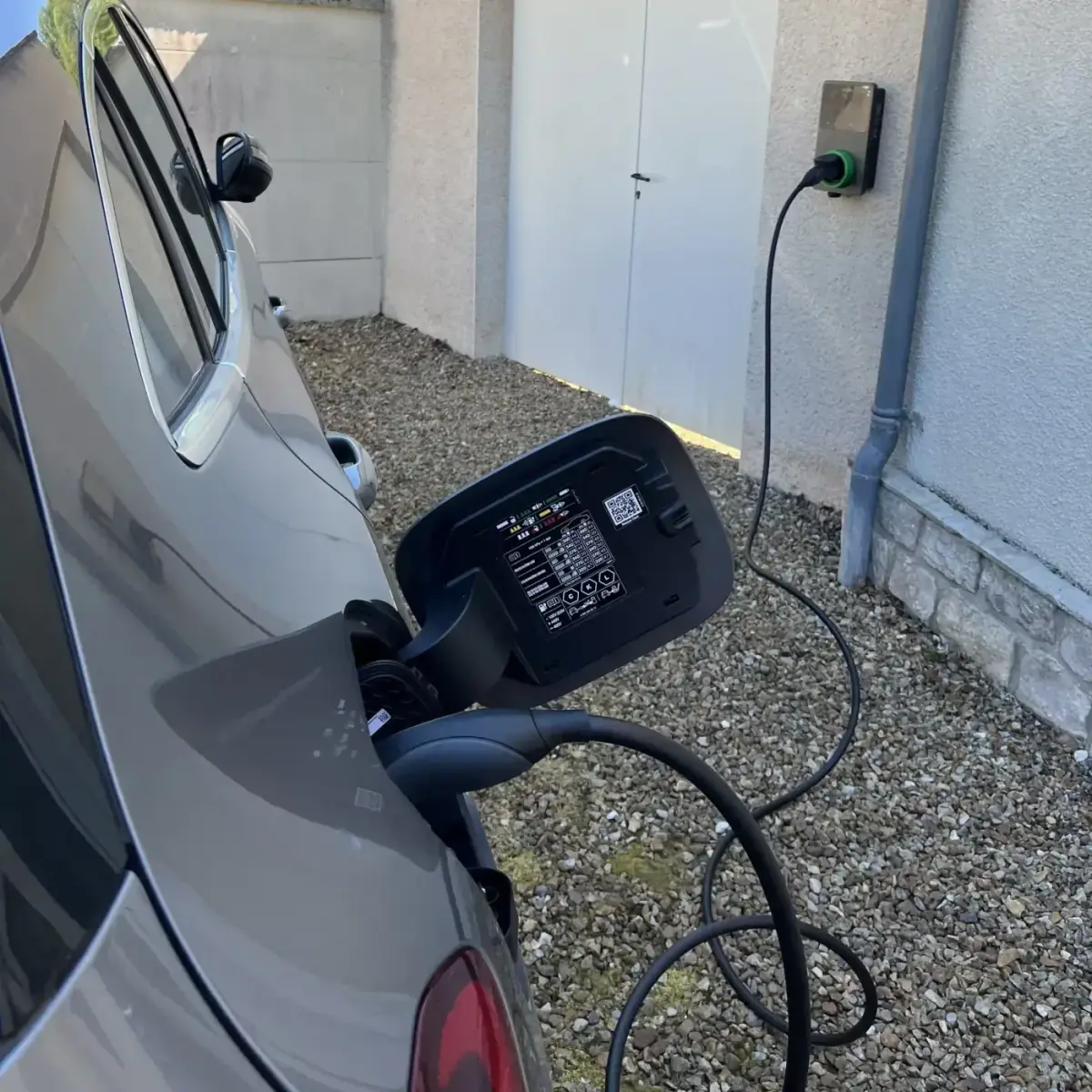 Borne de recharge IRVE à Melun