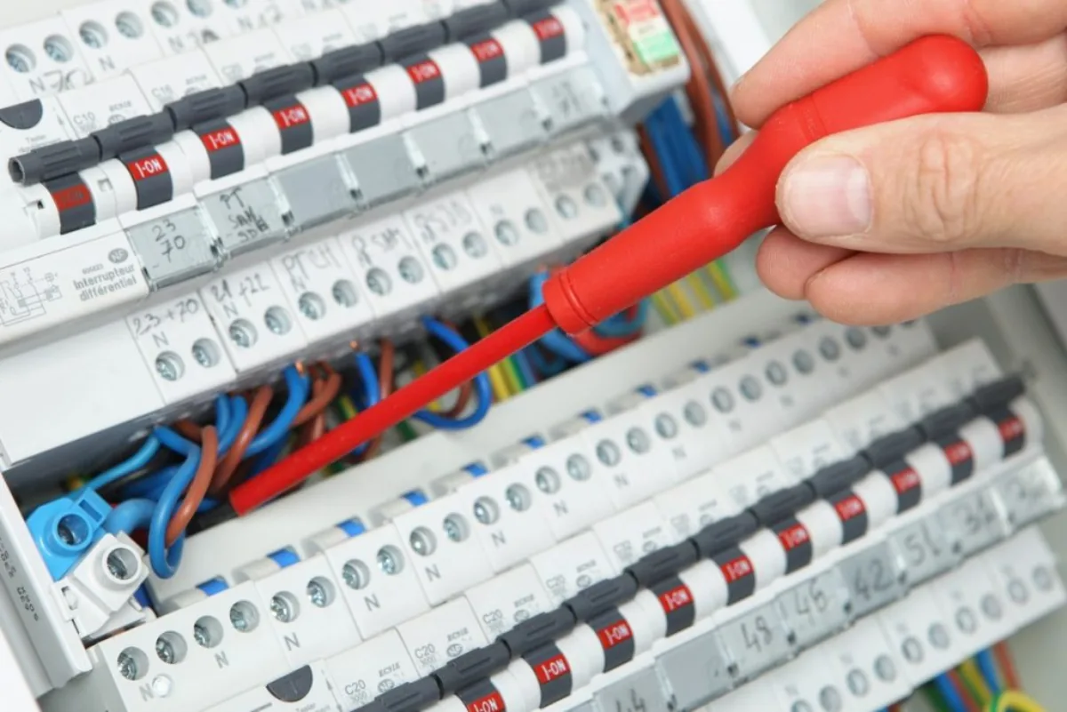 SOS électricien 24h/24 et 7j/7 à Melun